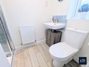 Master En-Suite - 1- click for photo gallery
